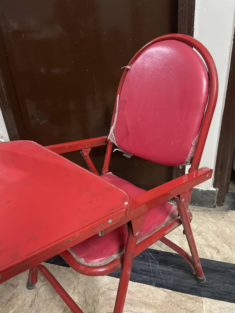 Comfortable study table chair. 1