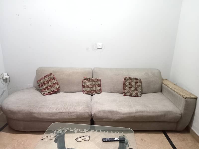 4 seater sofa 0
