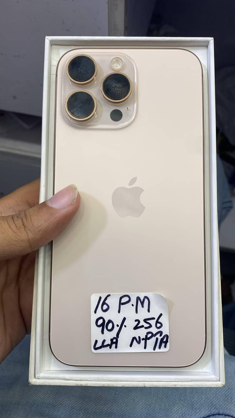 Apple iPhone 16 Pro Max 4