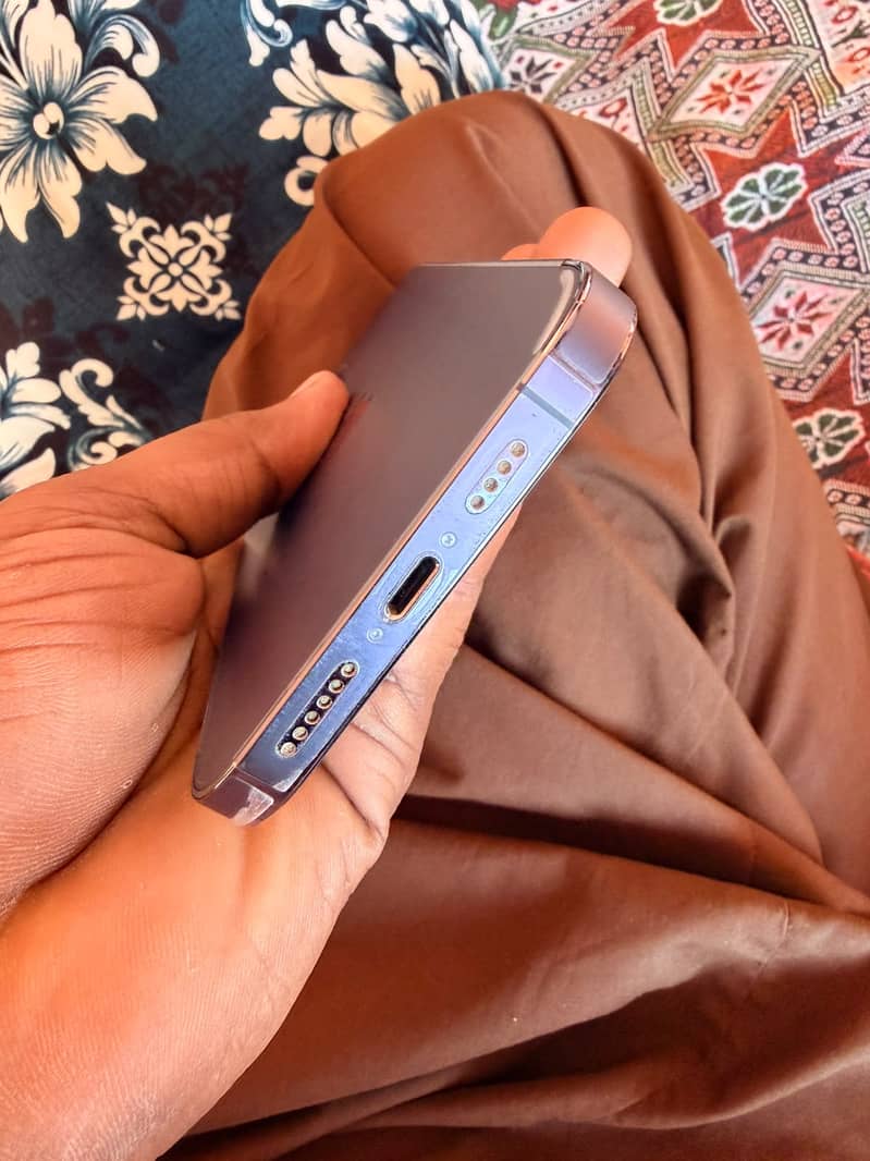Apple iPhone 14 Pro Max 3