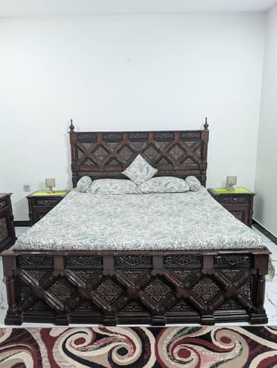 Bed Set / King Size Bed / 2 Side Table & Dressing Table For Sale