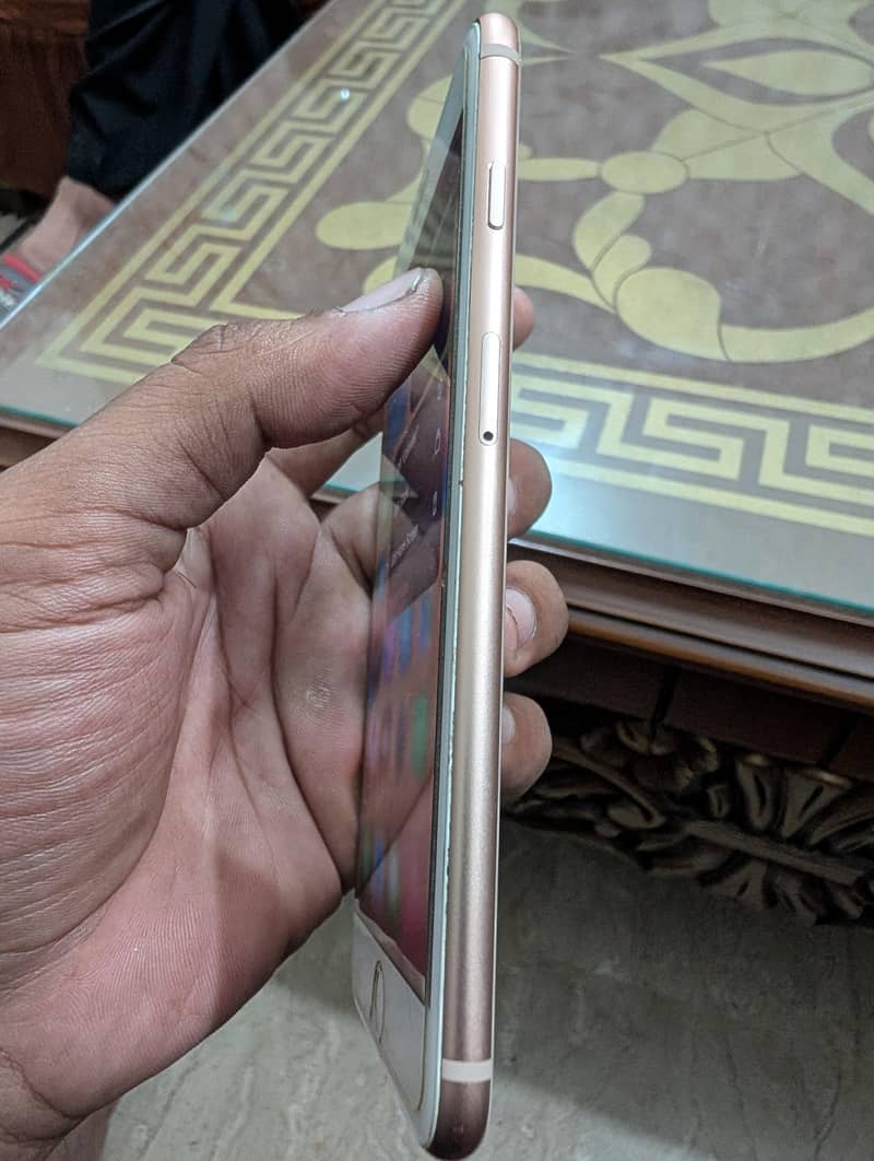 Apple iPhone 8 Plus 1