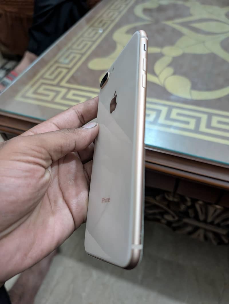 Apple iPhone 8 Plus 3