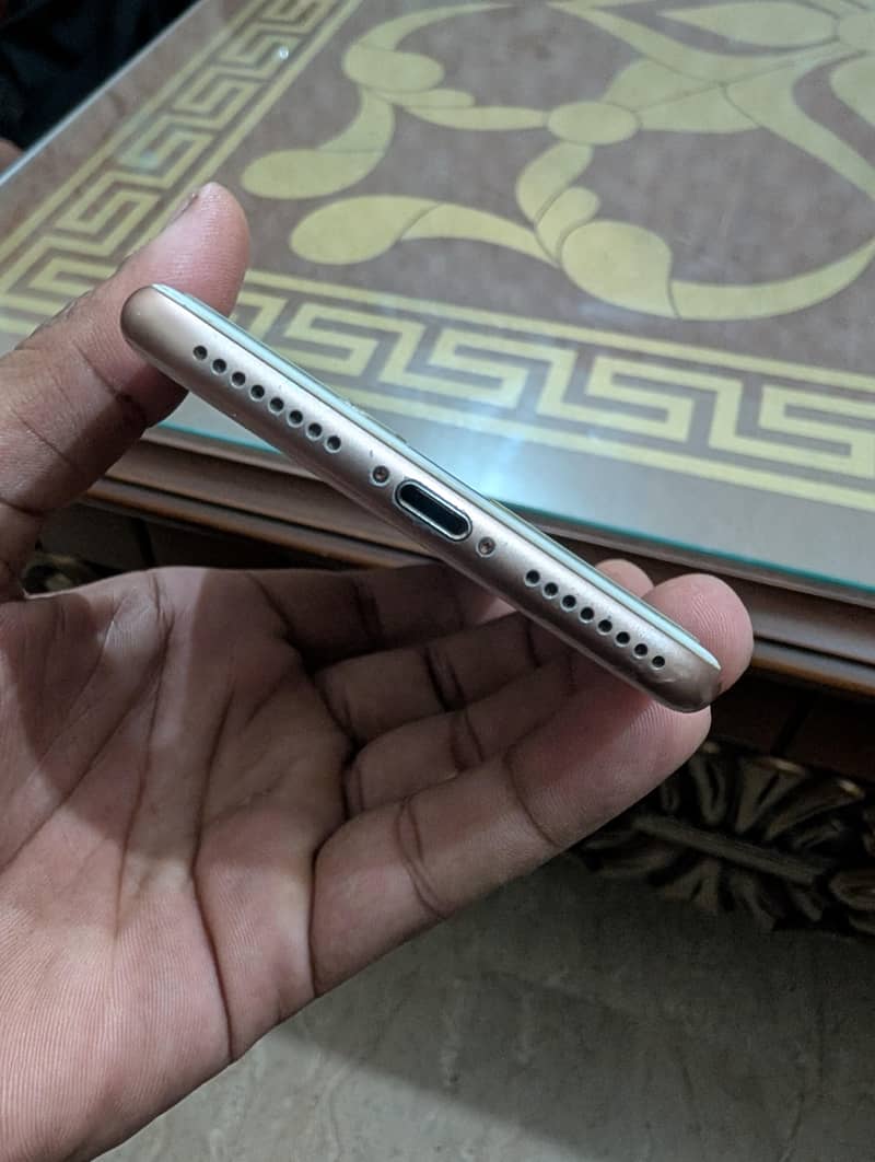 Apple iPhone 8 Plus 4