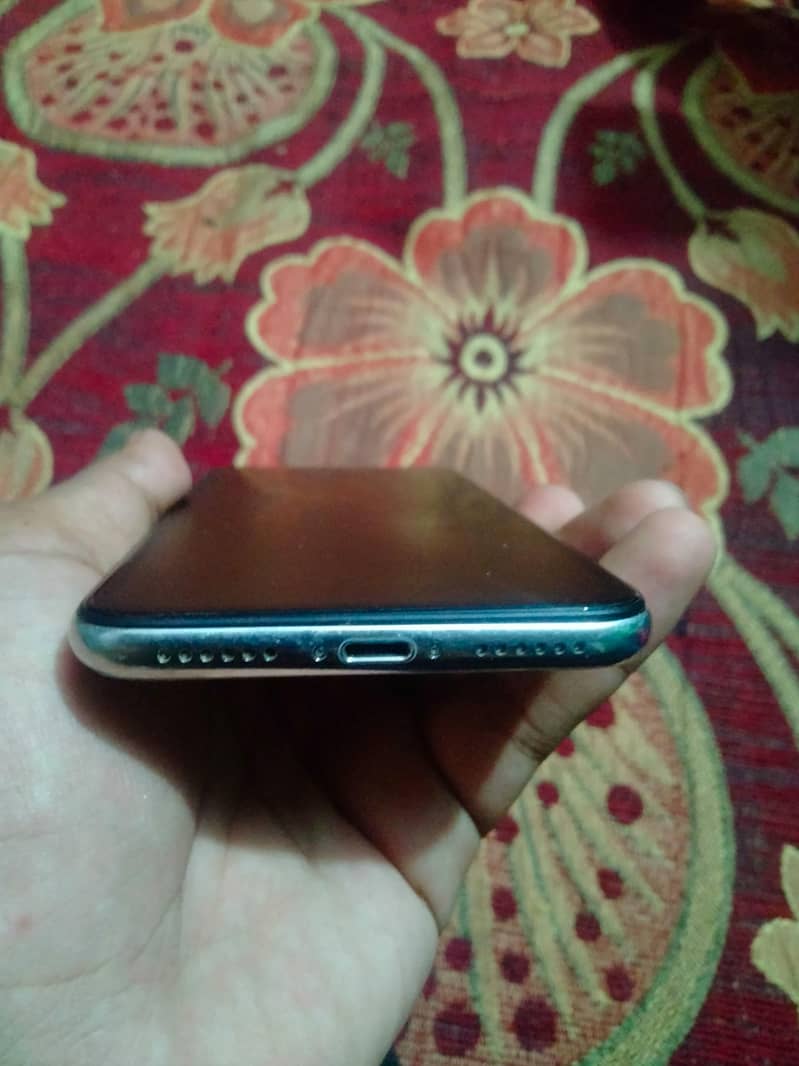Apple iPhone X 3