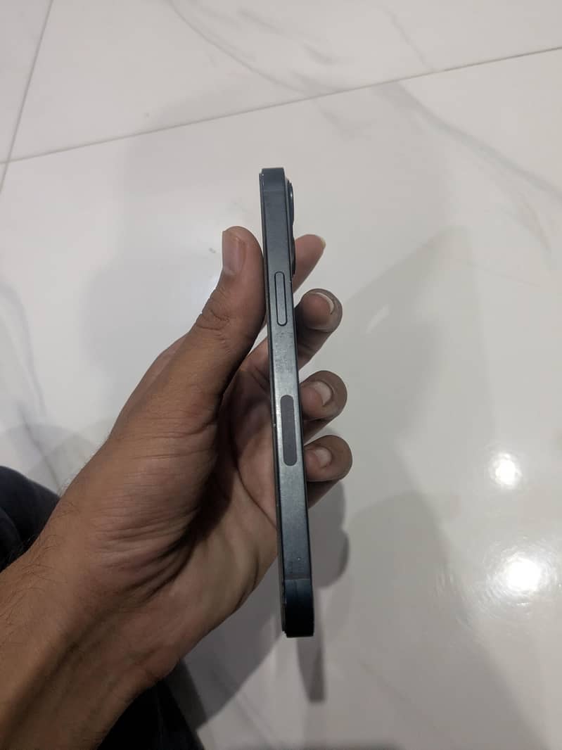 Apple iPhone 13 4