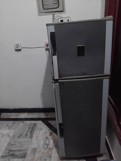 dawlance fridge for  urgent sale non inverter