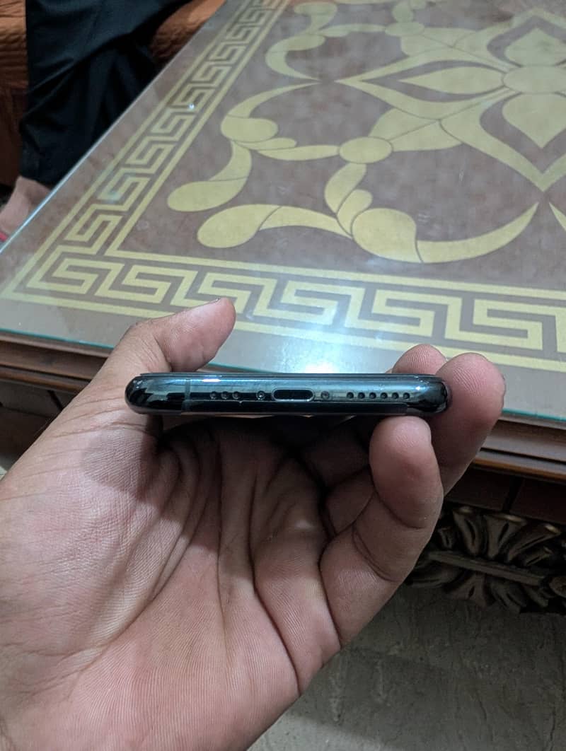 Apple iPhone 11 Pro 2