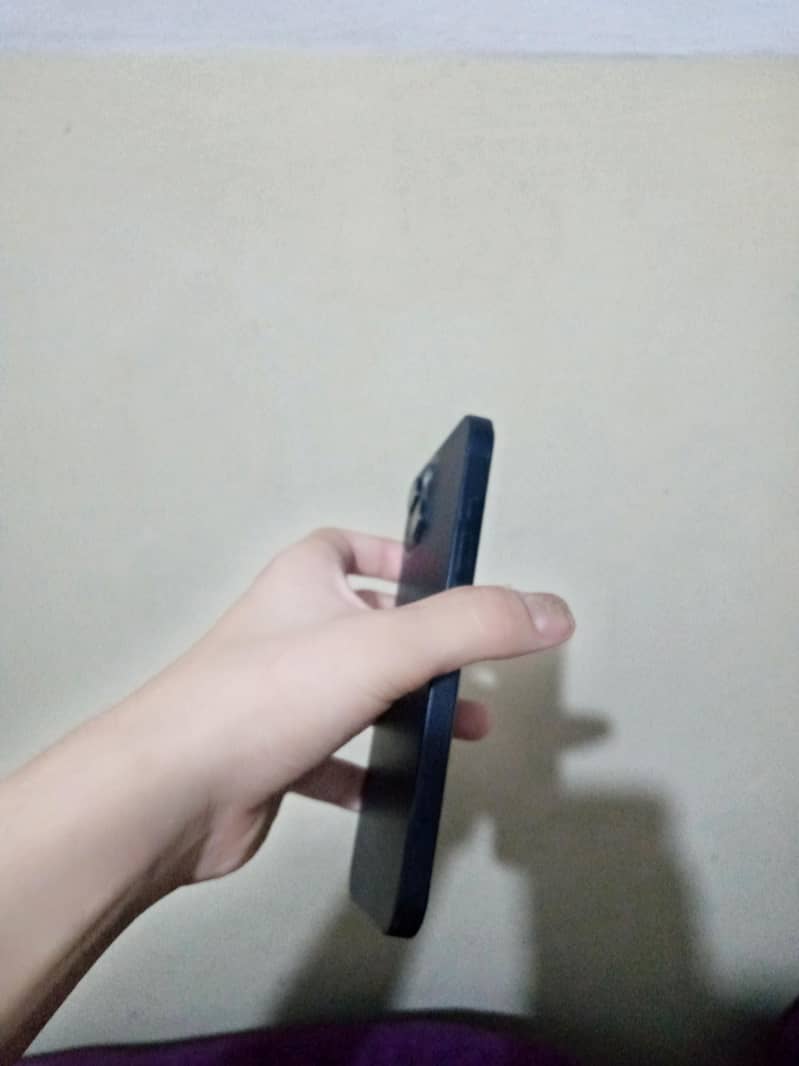 Apple iPhone 13 2