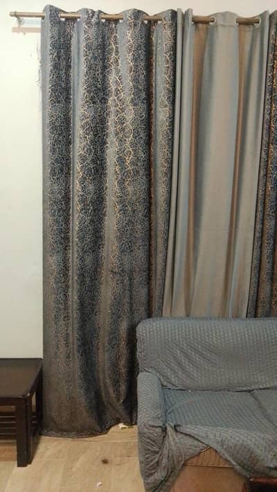 6 curtains with good condition