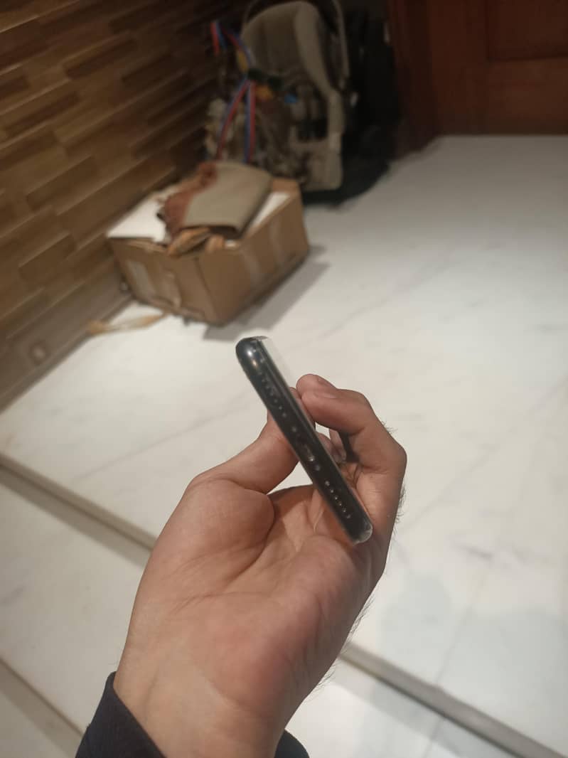 Apple iPhone X 4