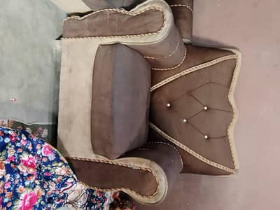 sofa set and Table set in good condition urgent sale