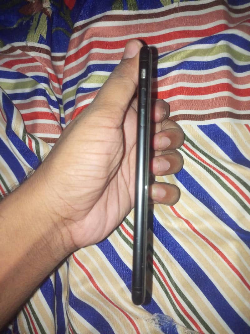 Apple iPhone 7 Plus 5