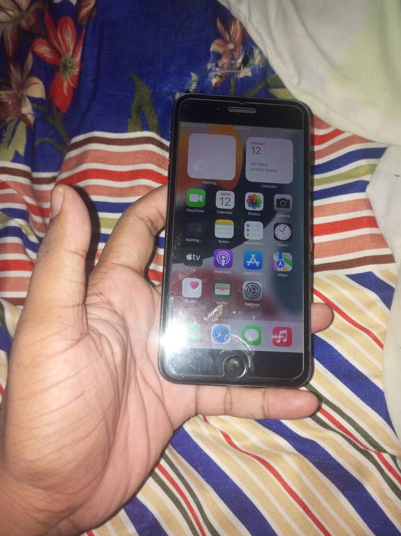 Apple iPhone 7 Plus 6