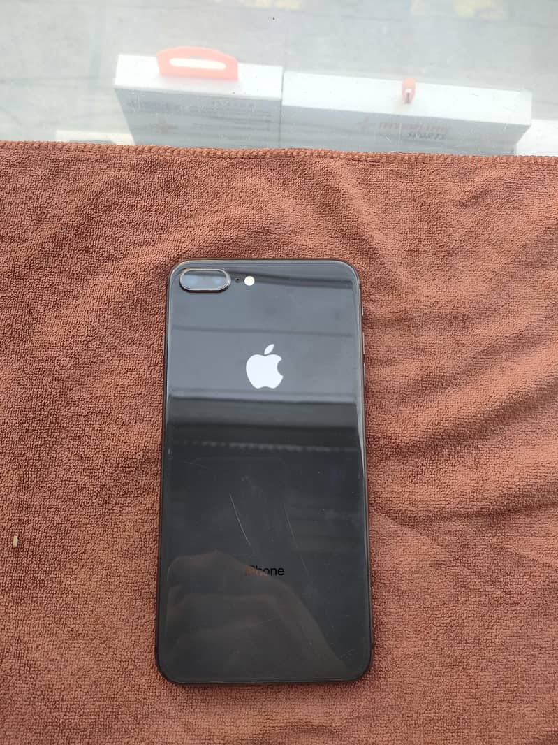 Apple iPhone 8 Plus 1
