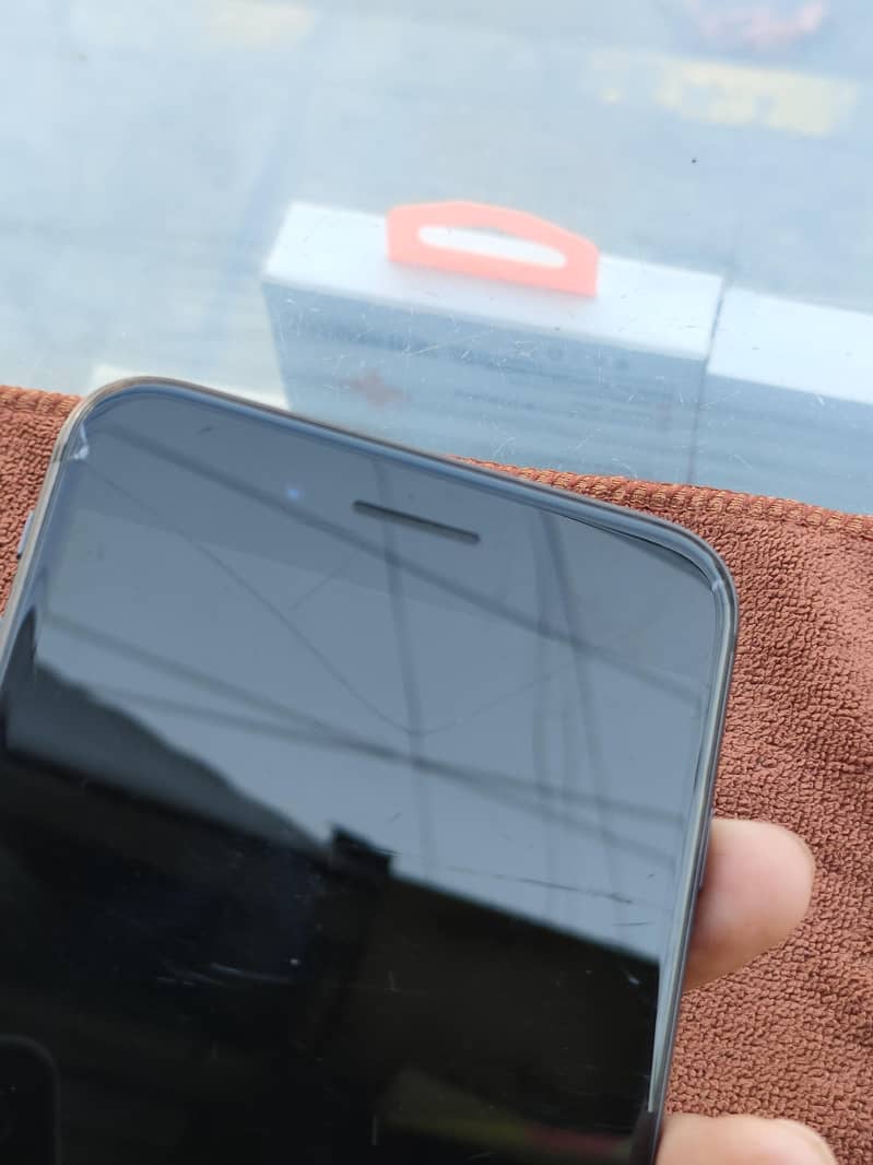 Apple iPhone 8 Plus 2