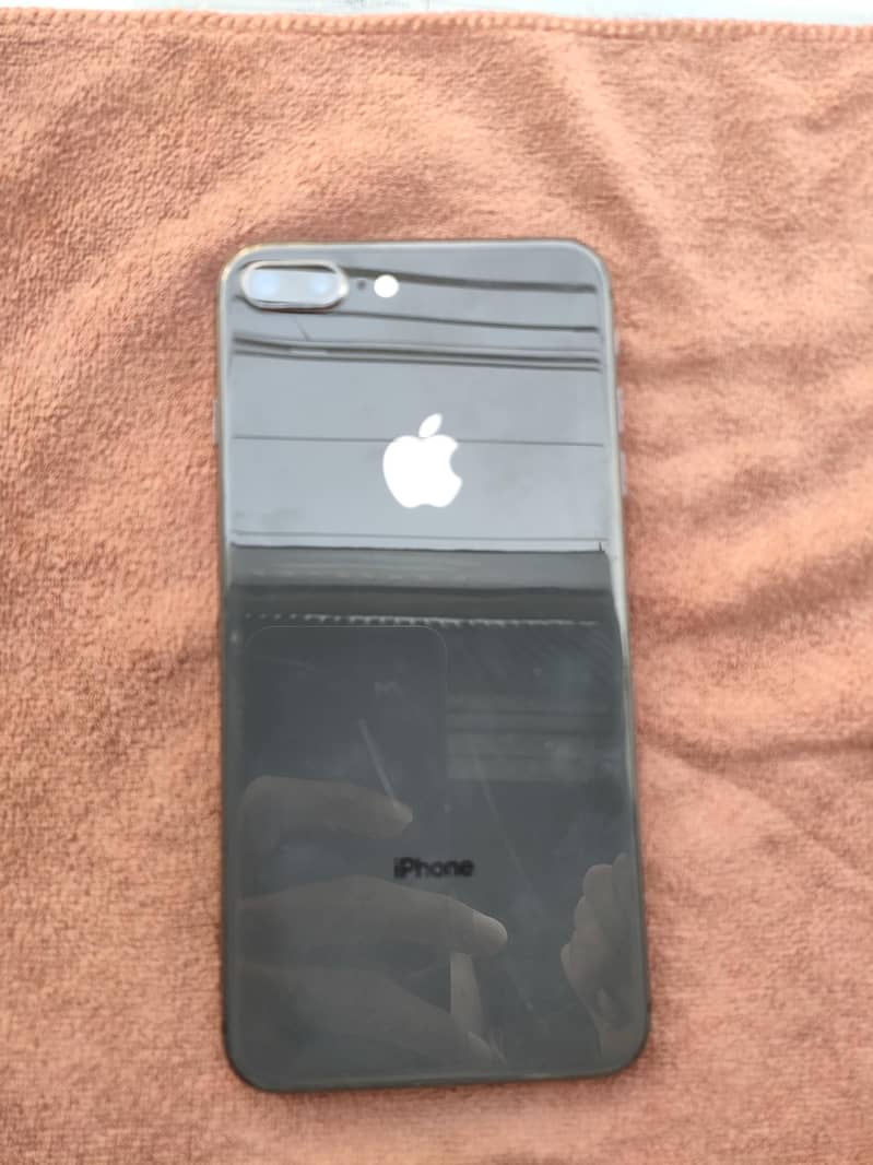 Apple iPhone 8 Plus 3