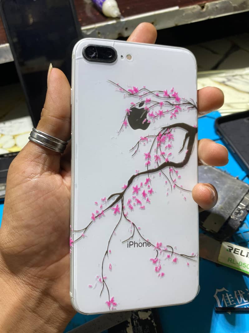Apple iPhone 8 Plus 0