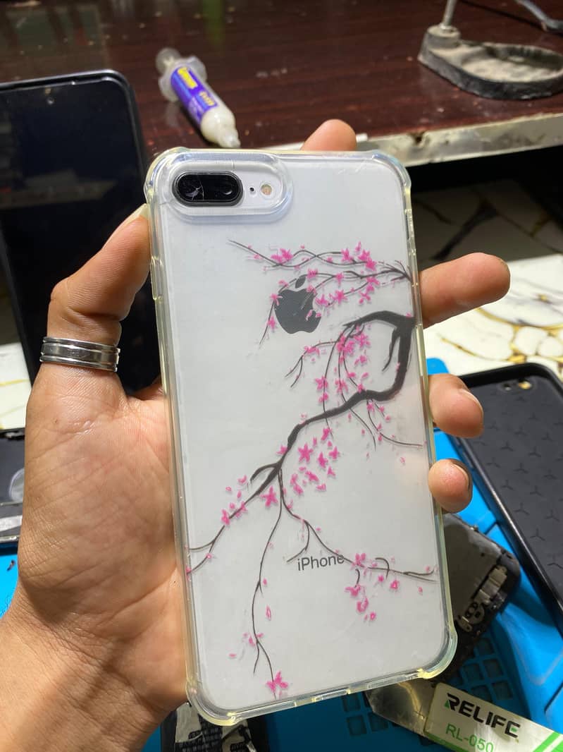 Apple iPhone 8 Plus 1