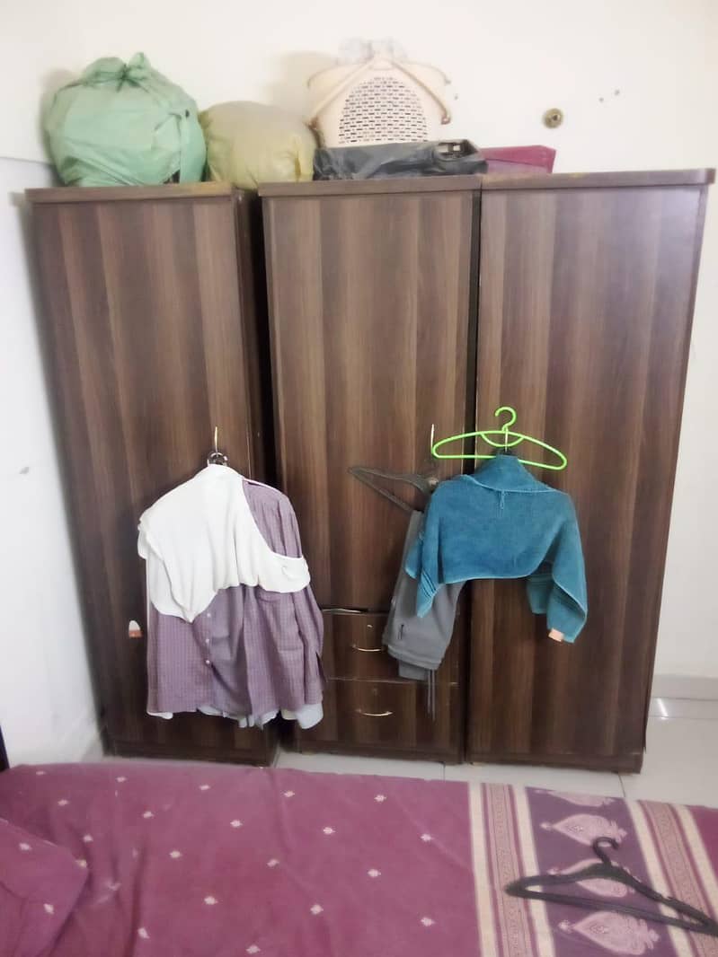wardrobe 3door 0