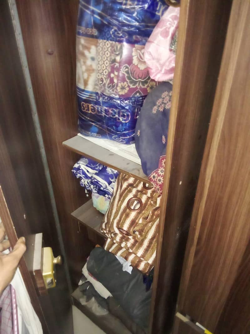 wardrobe 3door 1
