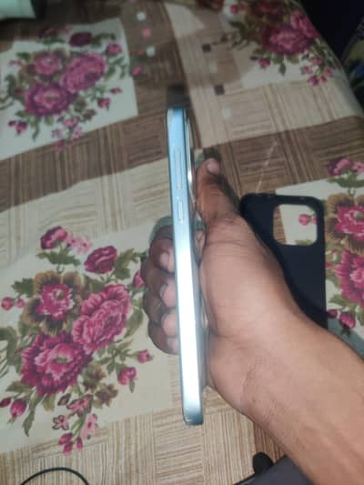 One Plus turbo 6 5G 12 plus 12 256 9000 MH battery