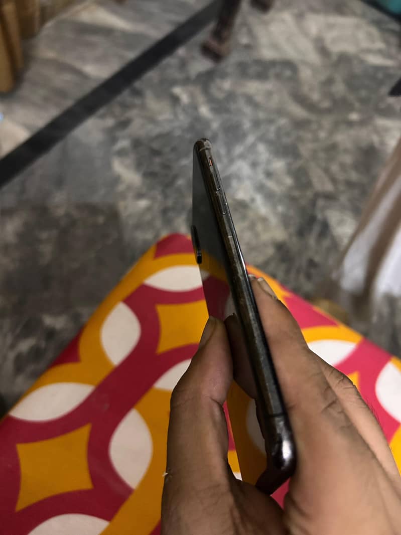 Apple iPhone X 3