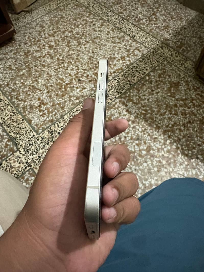 Apple iPhone 14 3