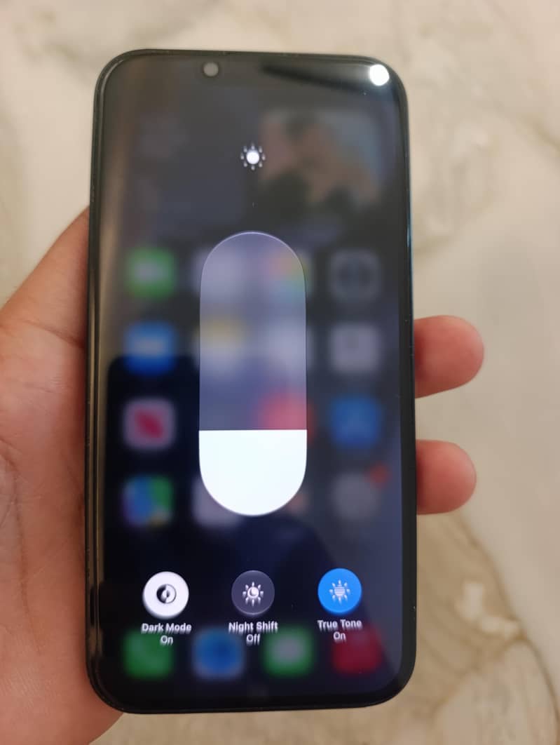 iPhone 13 4