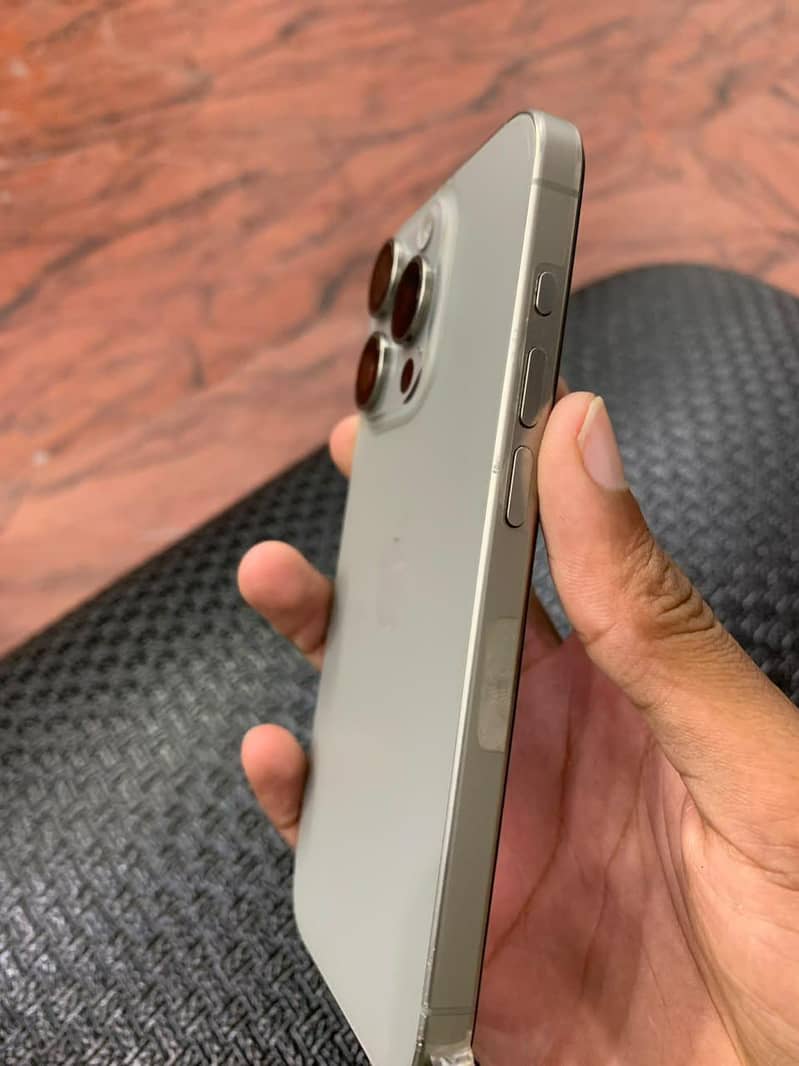 Apple iPhone 15 Pro 3