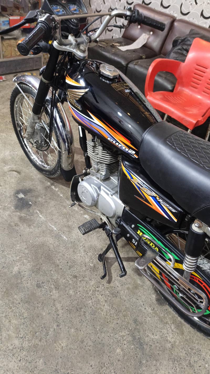 CG:125 model 2018 16