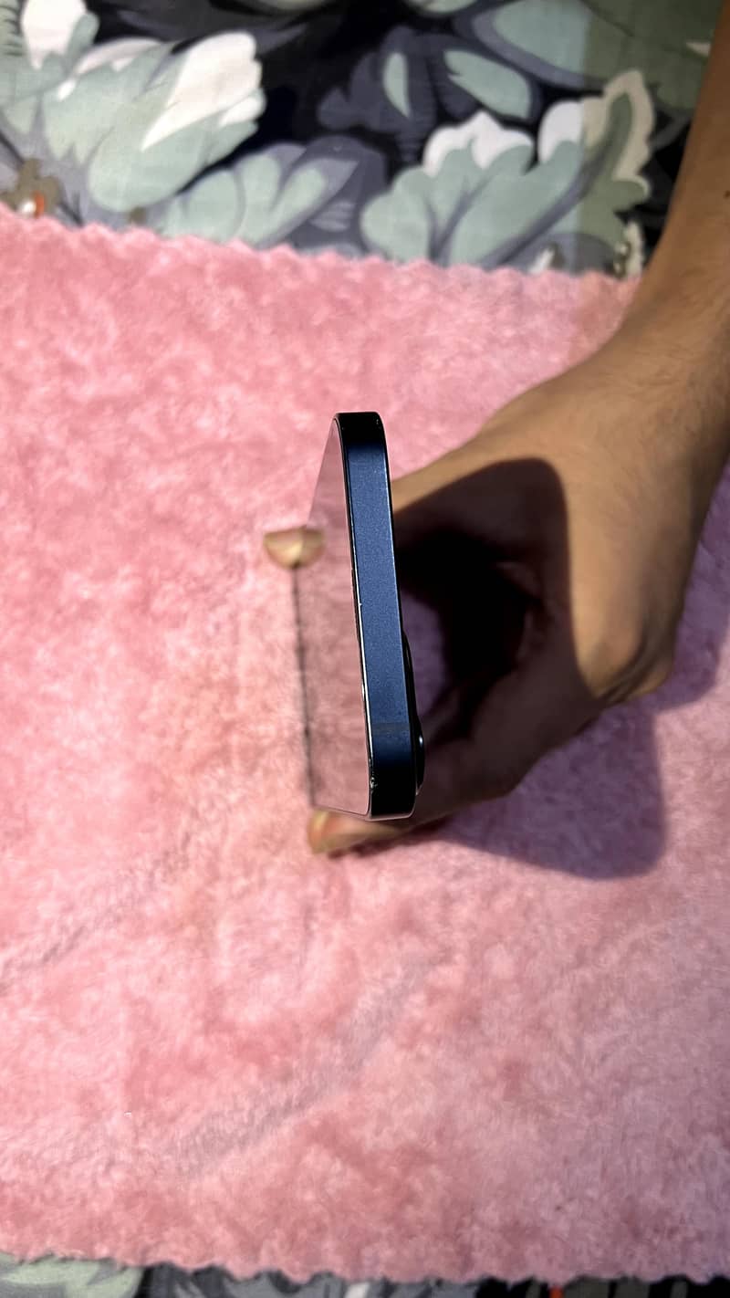 Apple iPhone 13 4