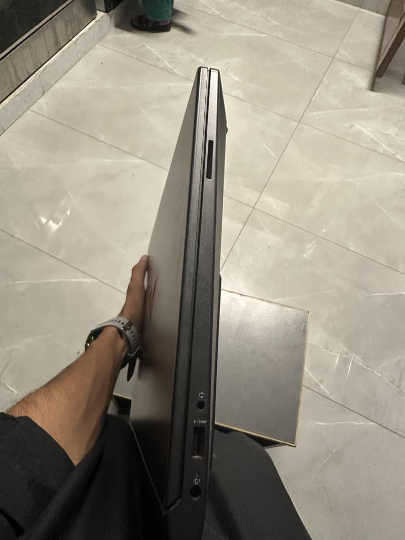 New condition scratch less 3