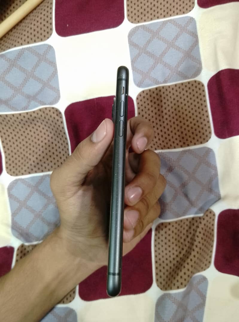 Apple iPhone 11 3