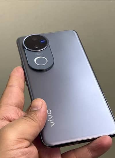 Vivo V50 12Gb Ram 512Gb Storage. . . Warranty Available