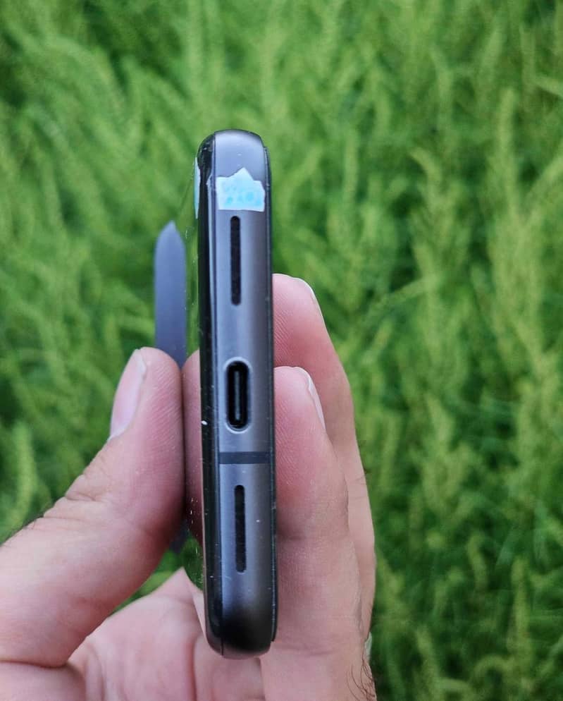 Google Pixel 8 4