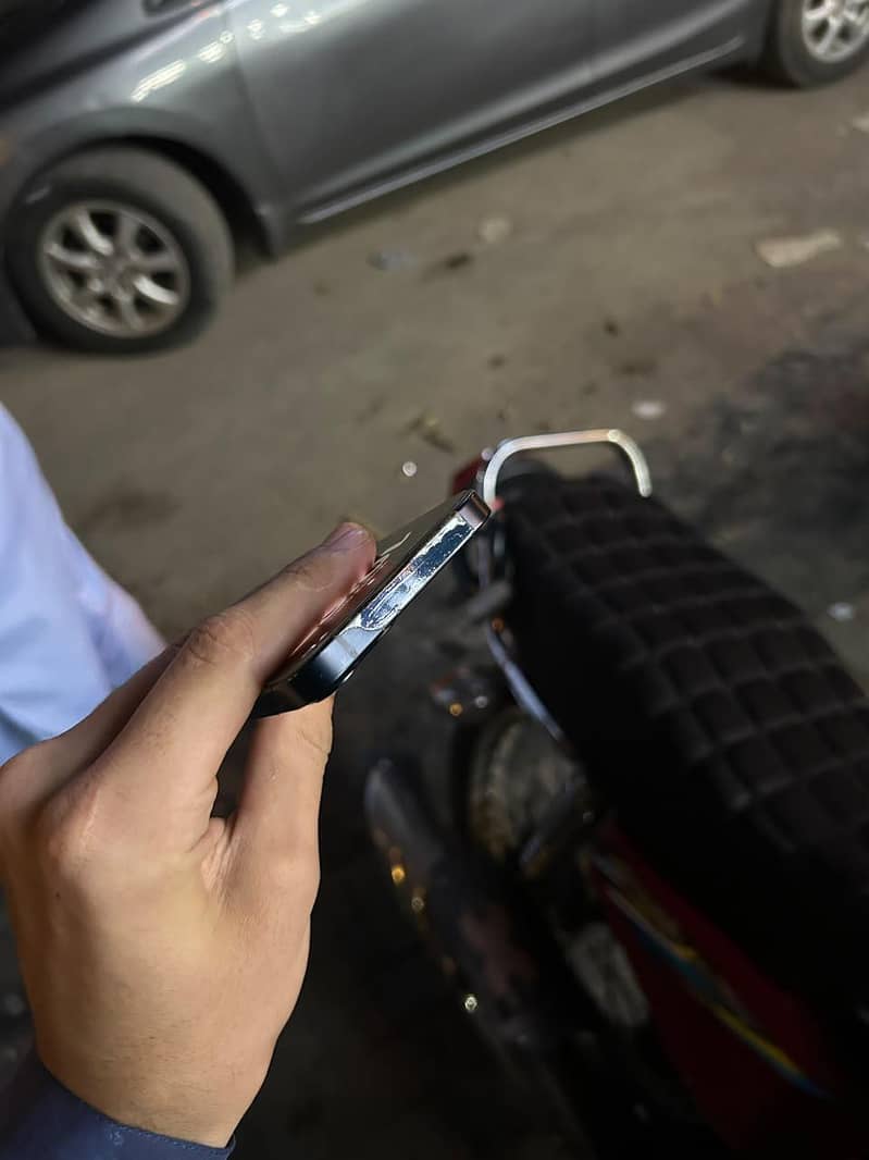 Apple iPhone 13 3