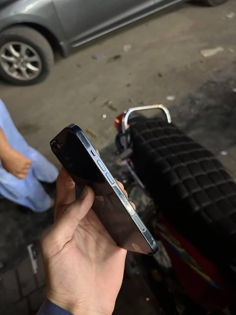 Apple iPhone 13 4