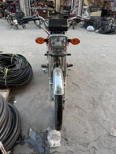 125c 10/10 condition first owner only 4500 km