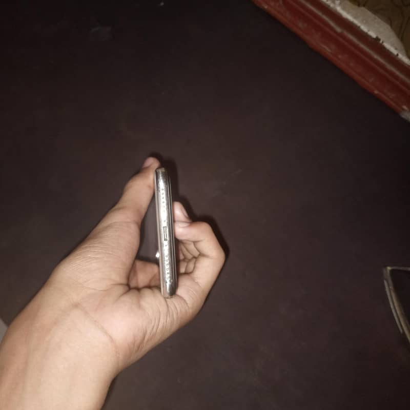 Apple iPhone X 3