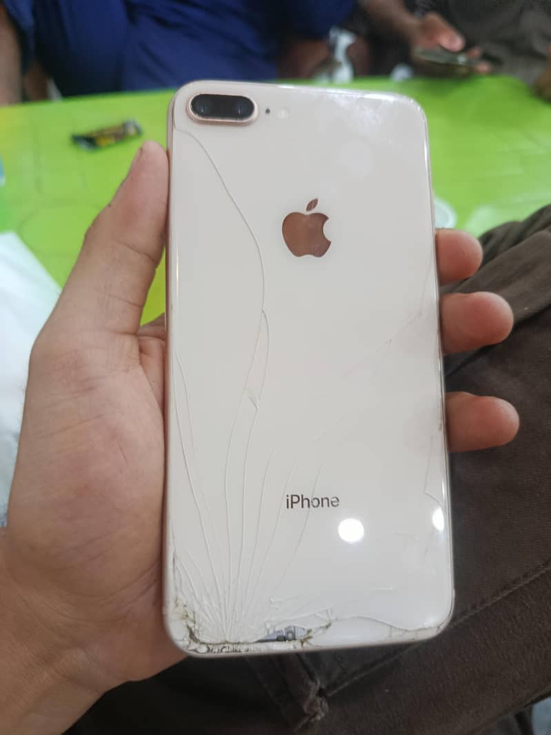 Apple iPhone 8 Plus 0