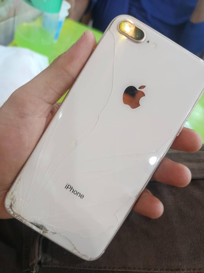Apple iPhone 8 Plus 1