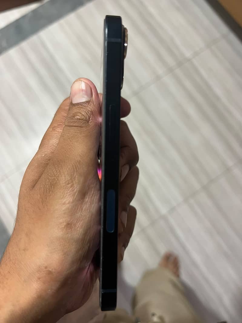 Apple iPhone 13 2