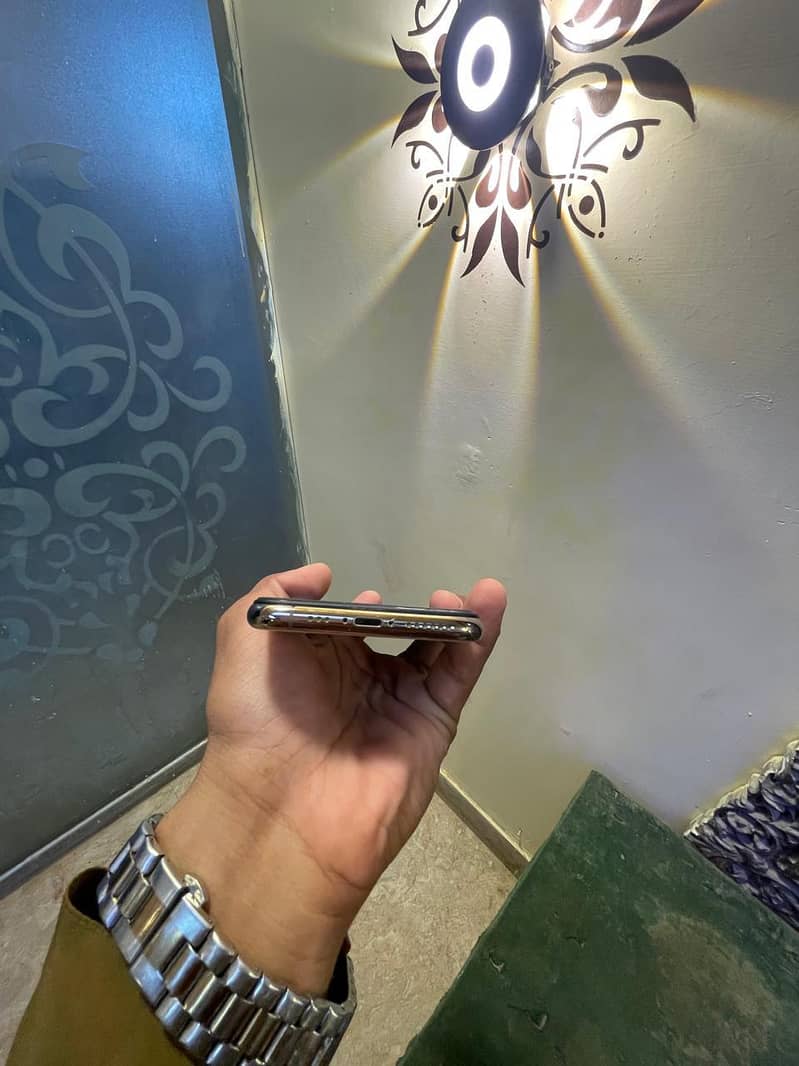 Apple iPhone 11 Pro 1