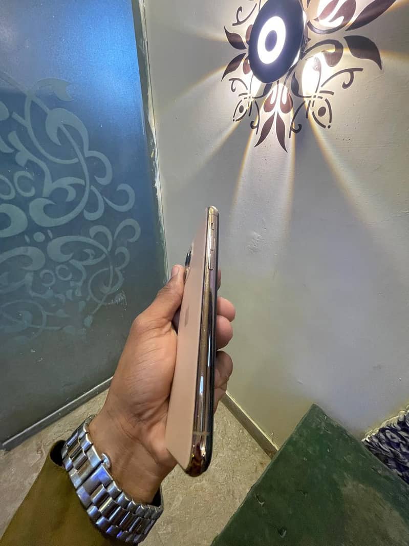 Apple iPhone 11 Pro 6