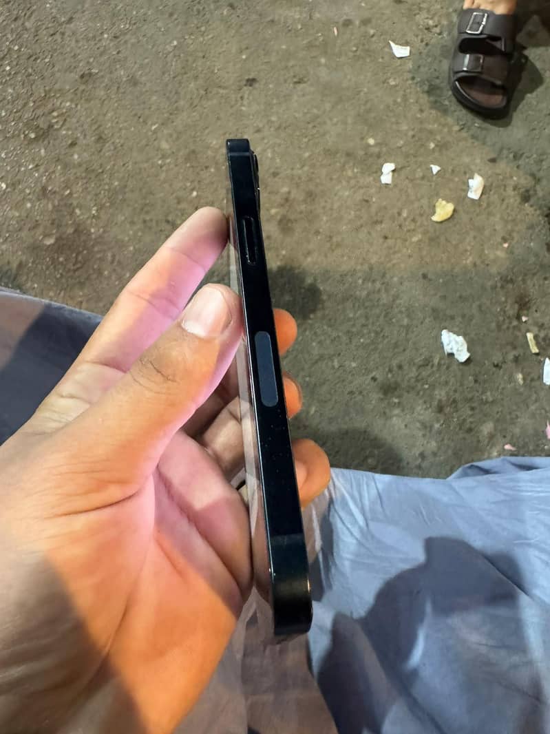 Apple iPhone 13 2