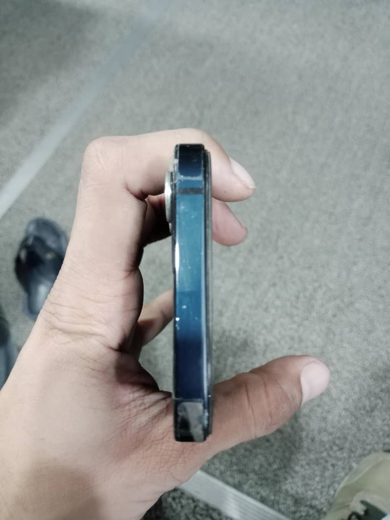 Apple iPhone 12 3