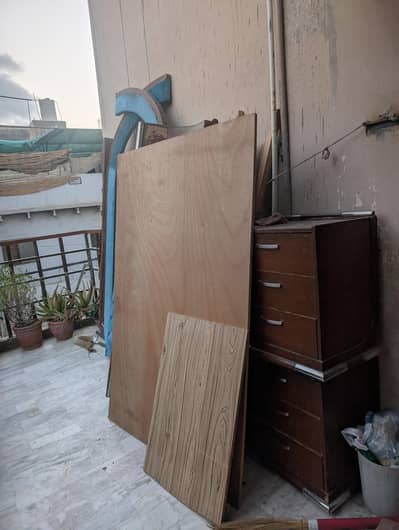 King Size bed + 2 side tables+ Dressing table