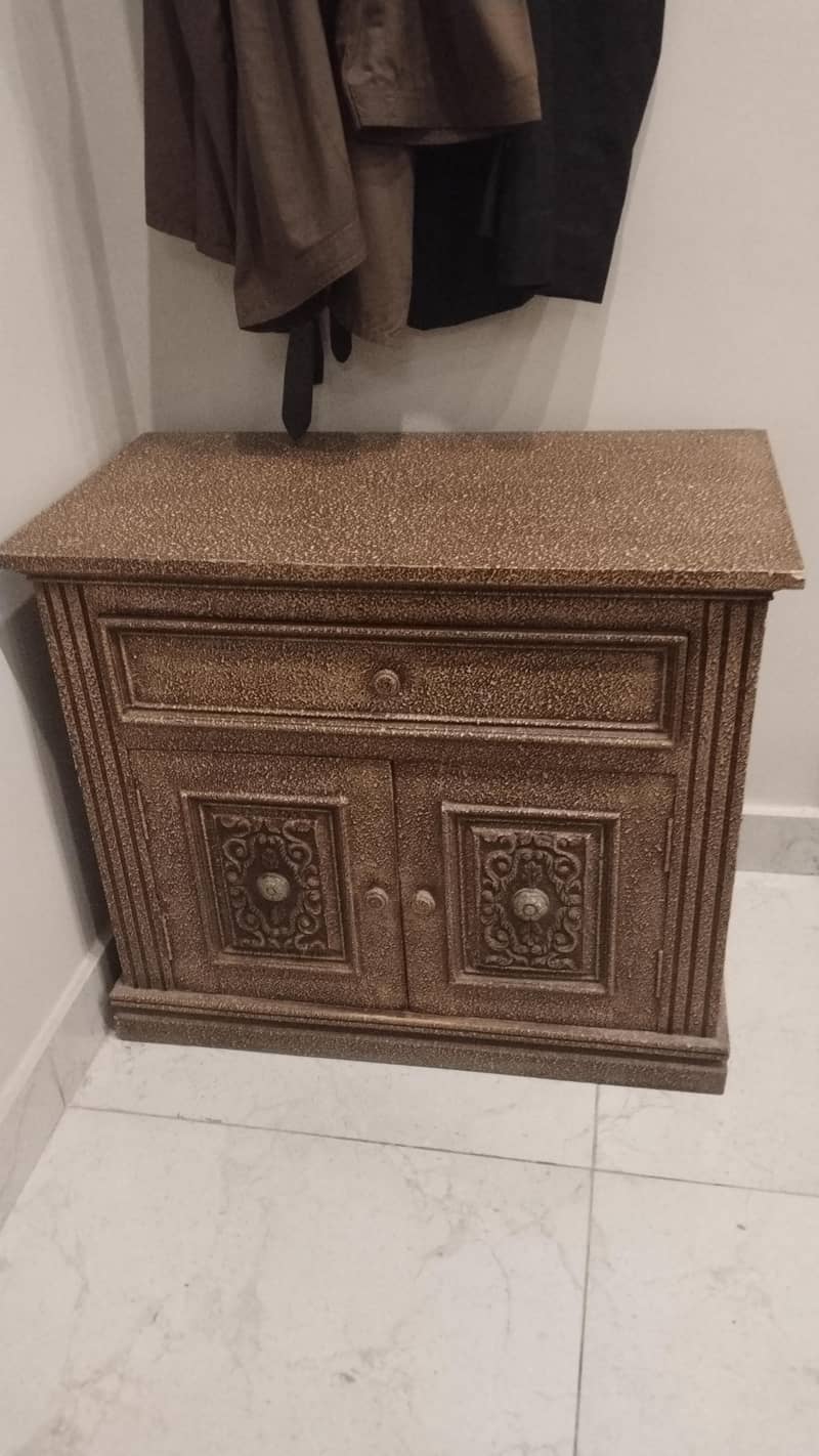 king bed, 2 side tables, dressing table. 3
