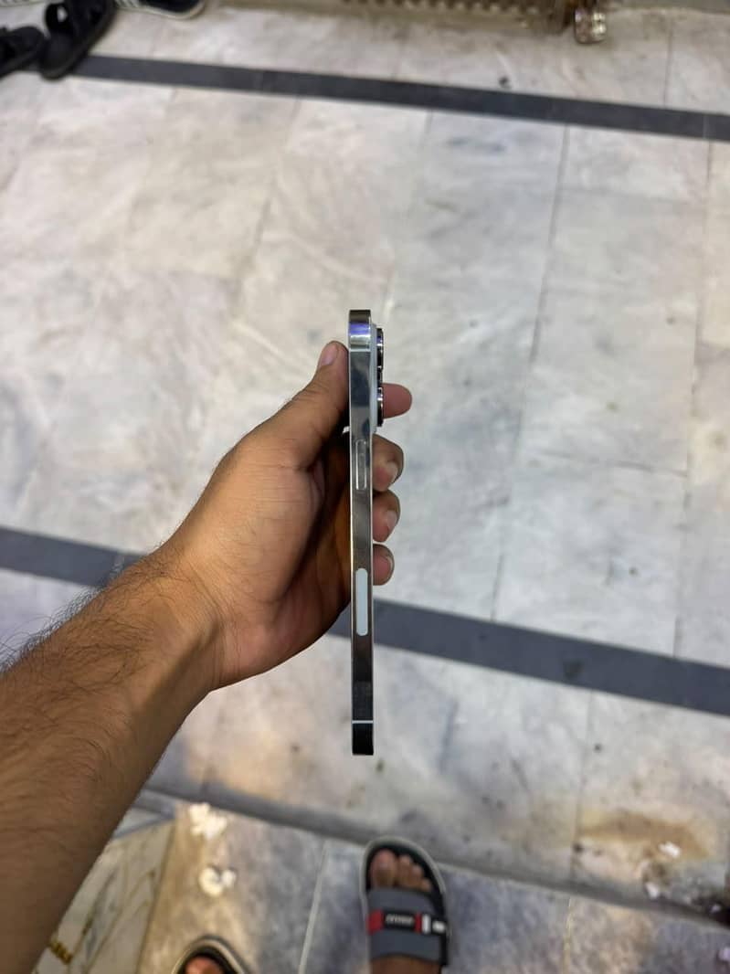 Apple iPhone 14 pro max 2